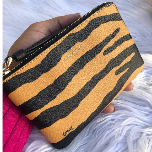 New Coach Tiger Print Wrislet - Picture 1 of 3